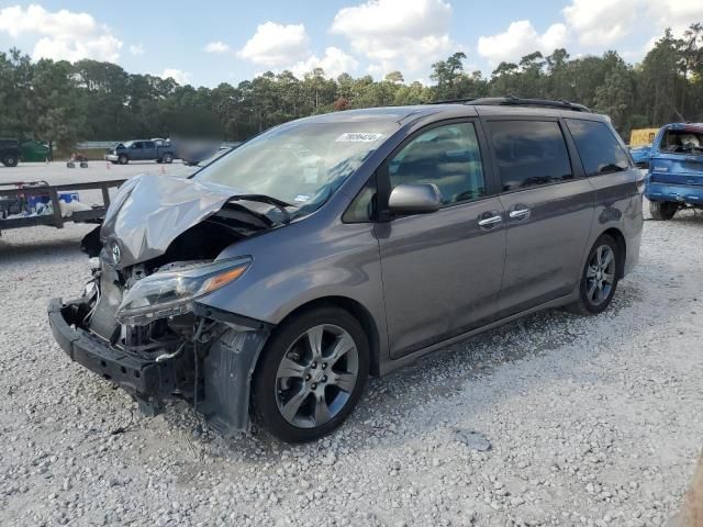 2015 Toyota Sienna Sport