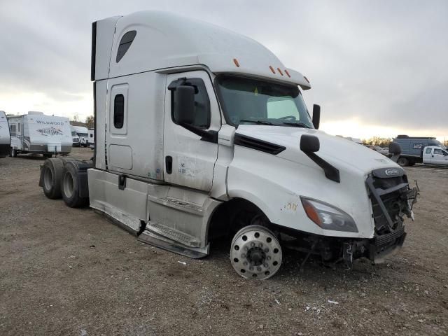 2019 Freightliner Cascadia 126