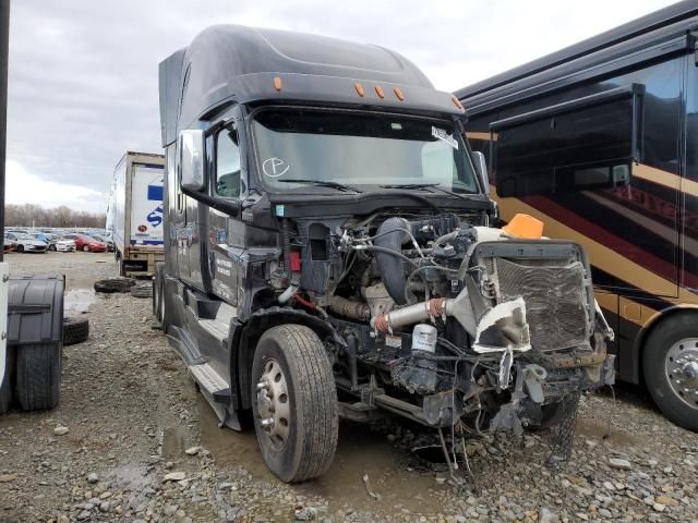 2020 Freightliner Cascadia 126