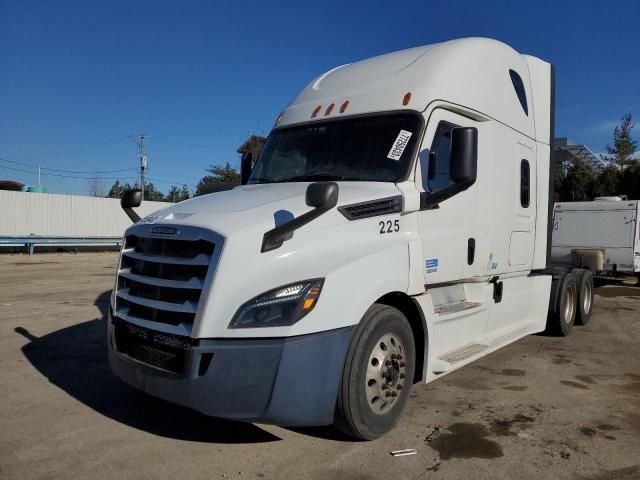 2019 Freightliner Cascadia 126