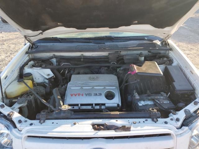 2004 Toyota Highlander Base