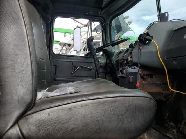 1989 Mack 600 RD600