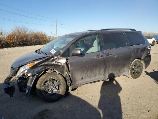 2017 Toyota Sienna LE