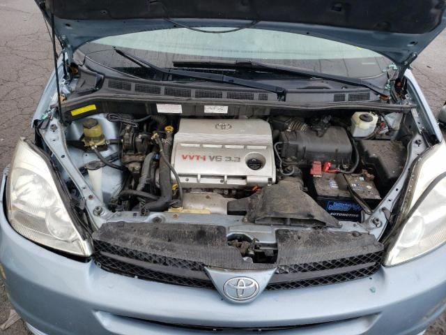 2004 Toyota Sienna CE