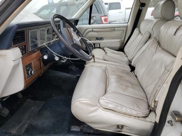 1988 Lincoln Town Car Signature