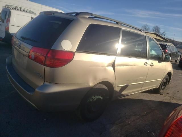 2004 Toyota Sienna CE