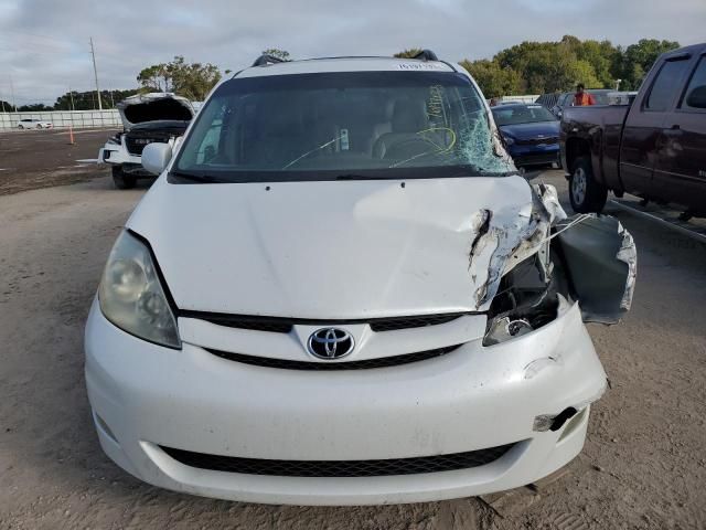 2010 Toyota Sienna XLE