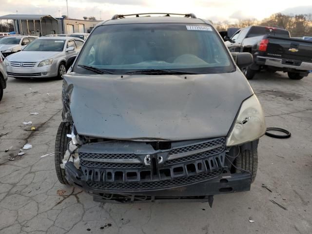 2004 Toyota Sienna CE