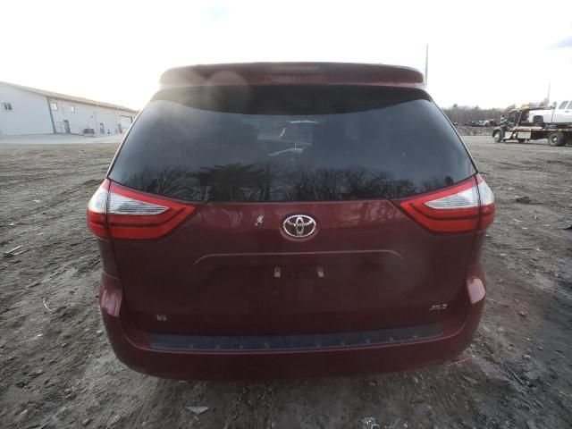 2017 Toyota Sienna XLE