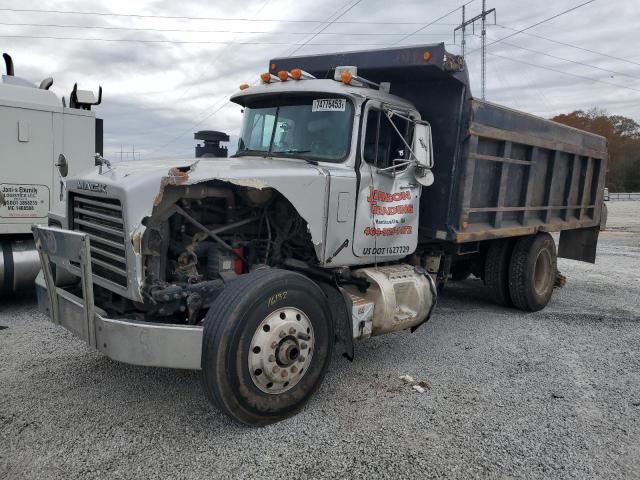 2000 Mack 600 RD600