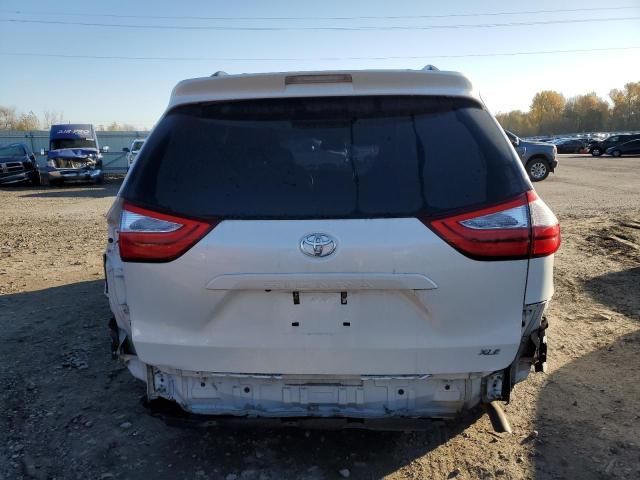 2017 Toyota Sienna XLE