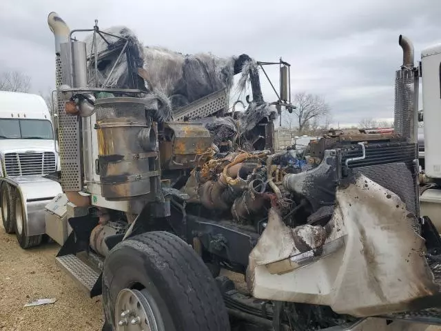 2011 Kenworth Construction T800