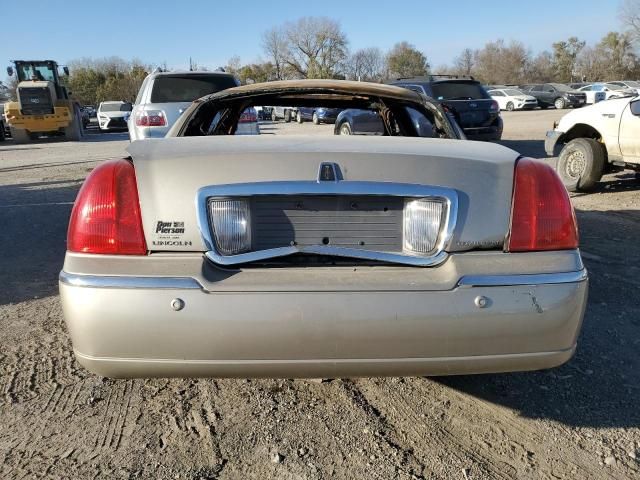 2005 Lincoln Town Car Signature Limited