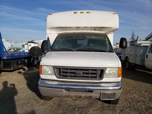 2007 Ford Econoline E450 Super Duty Cutaway Van