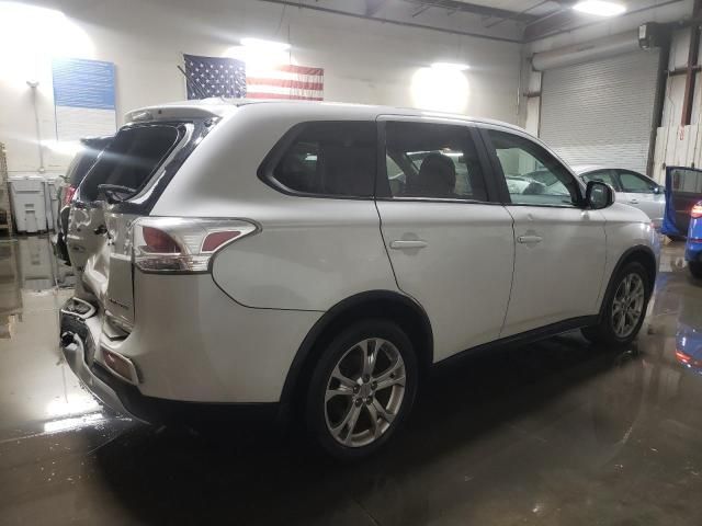 2015 Mitsubishi Outlander SE