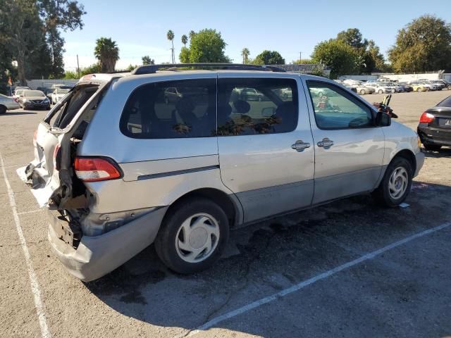 2002 Toyota Sienna LE