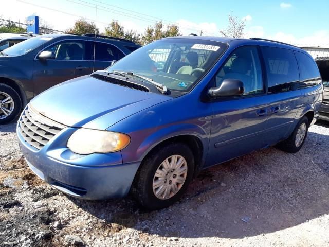 2007 Chrysler Town & Country LX