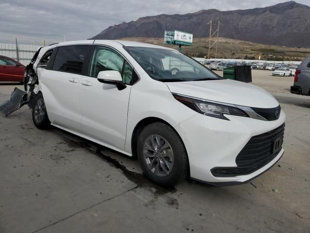 2023 Toyota Sienna LE