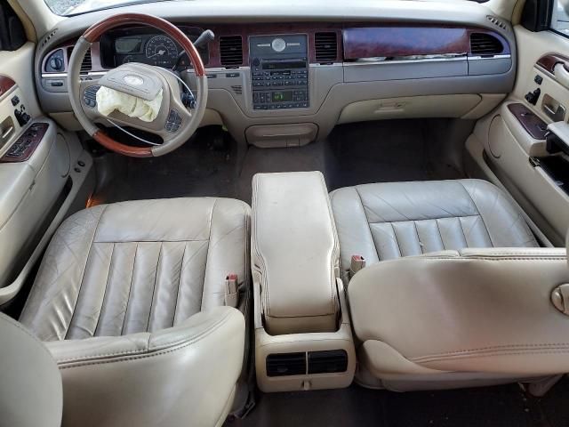 2003 Lincoln Town Car Signature