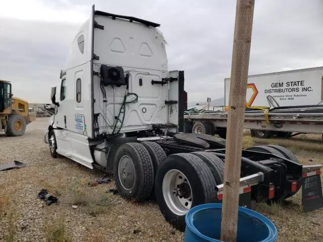 2019 Freightliner Cascadia 126