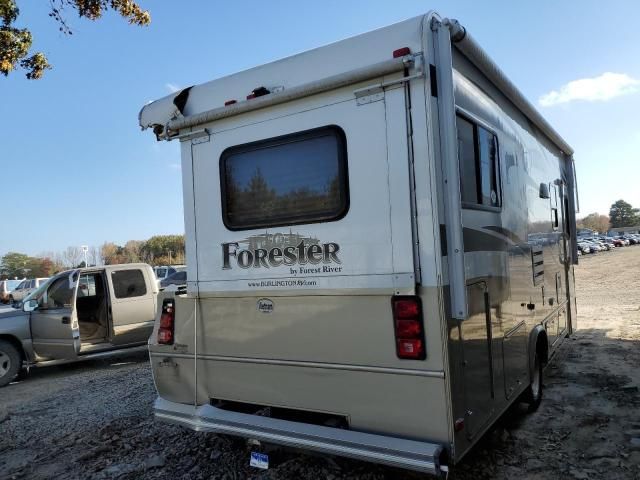 2013 Ford Econoline E450 Super Duty Cutaway Van