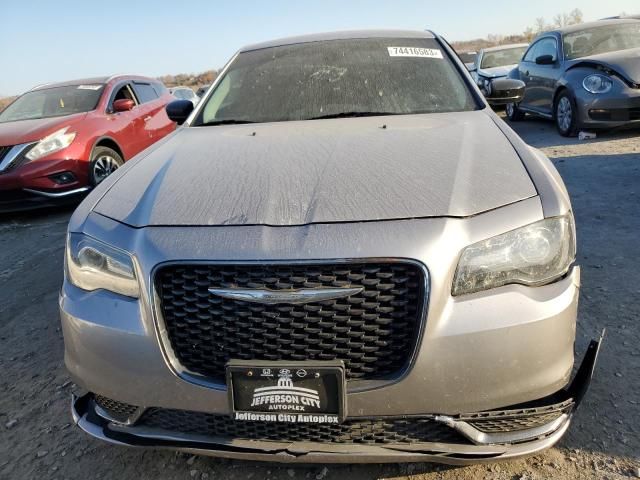 2018 Chrysler 300 Touring