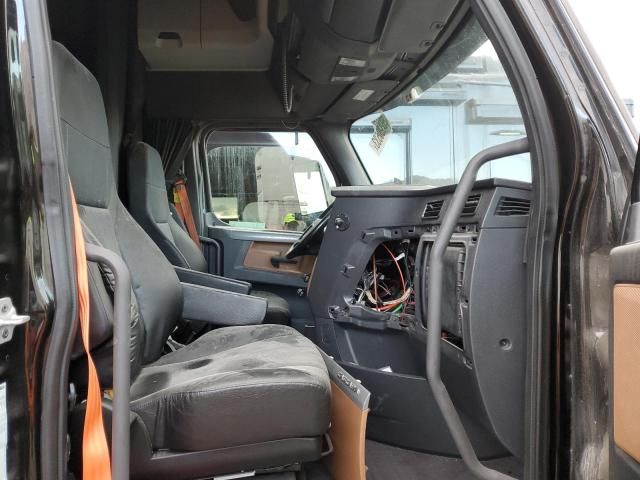 2020 Freightliner Cascadia 126