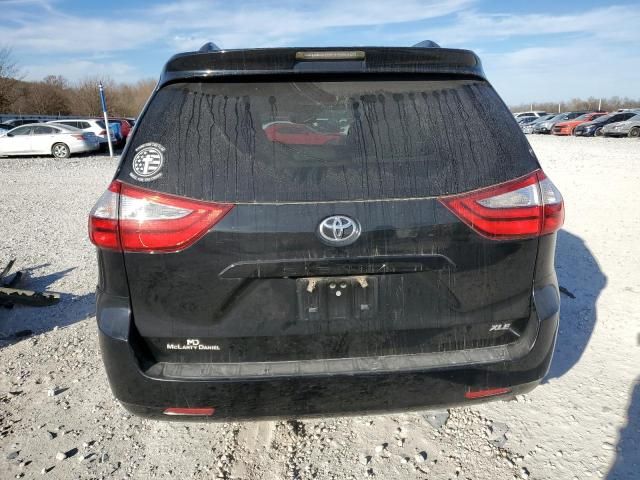 2017 Toyota Sienna XLE