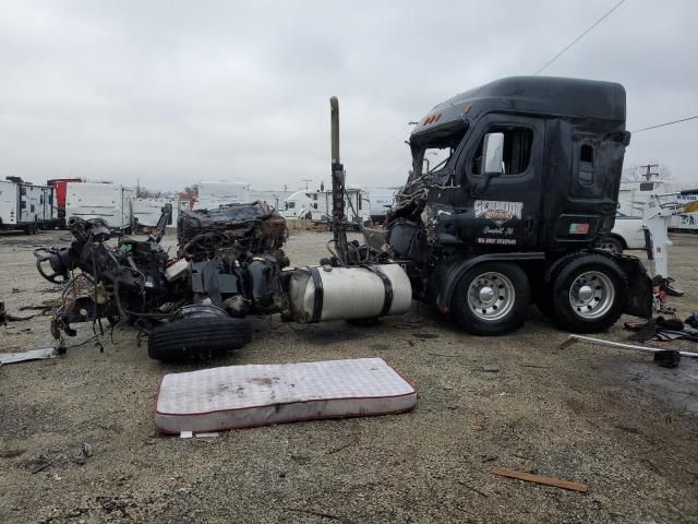 2015 Freightliner Cascadia 125