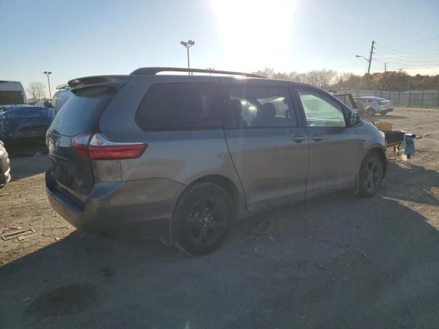 2017 Toyota Sienna LE