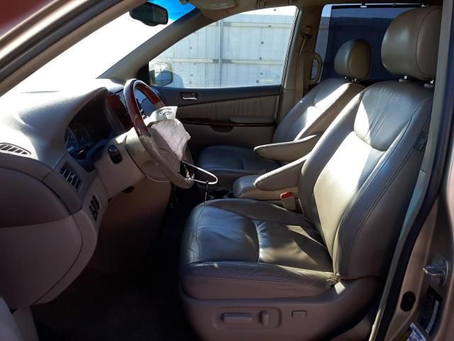 2005 Toyota Sienna XLE