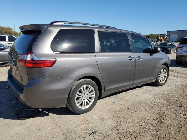 2017 Toyota Sienna XLE