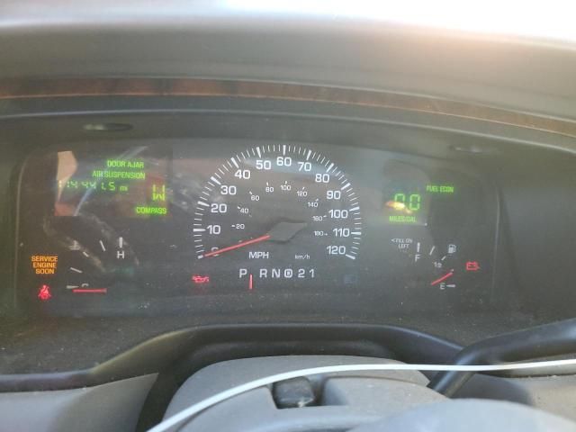 2000 Lincoln Town Car Signature