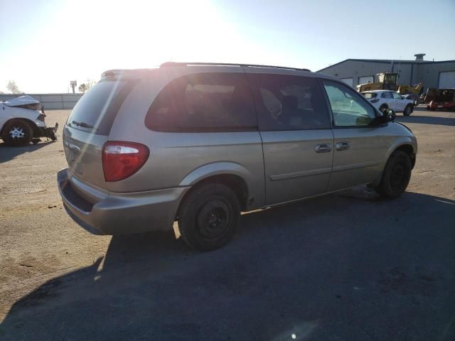 2005 Chrysler Town & Country LX