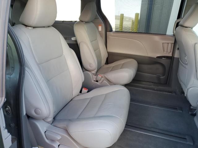 2018 Toyota Sienna XLE