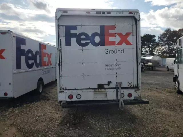 2005 Freightliner Chassis M Line WALK-IN Van