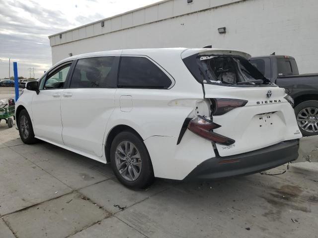 2023 Toyota Sienna LE