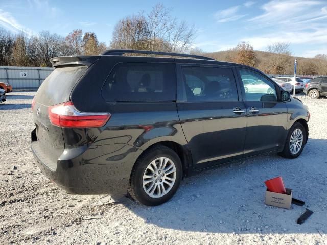 2017 Toyota Sienna XLE