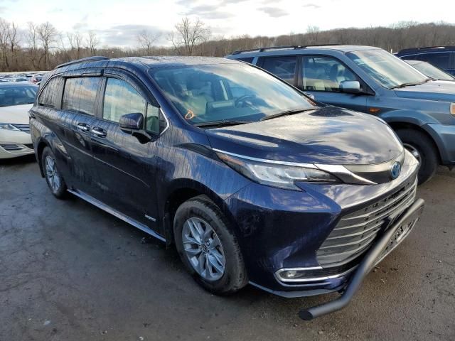 2021 Toyota Sienna XLE