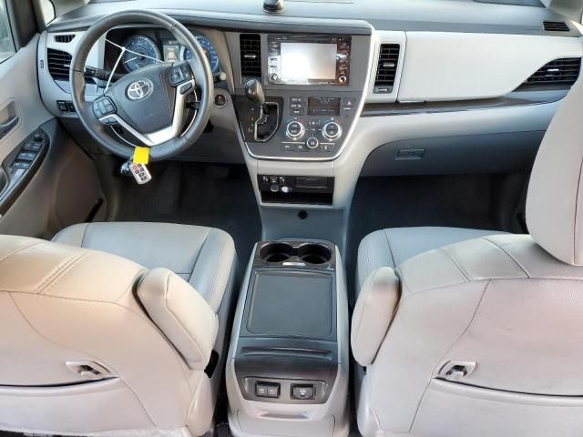 2018 Toyota Sienna XLE