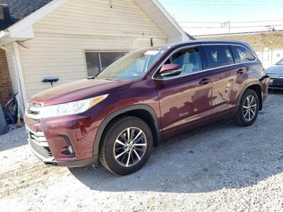 Salvage cars for sale from Copart Northfield, OH: 2017 Toyota Highlander SE