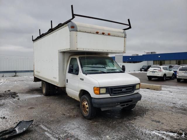 2004 Ford Econoline E350 Super Duty Cutaway Van