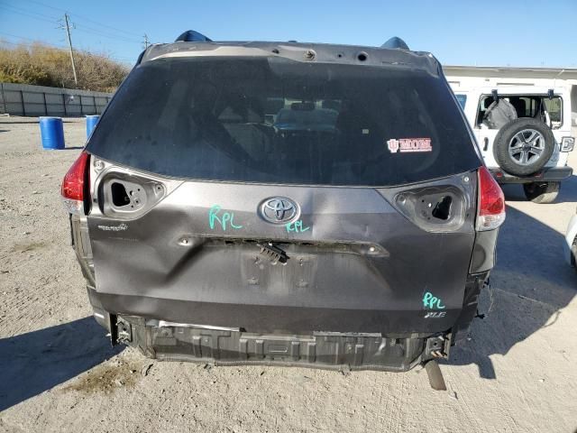 2011 Toyota Sienna XLE