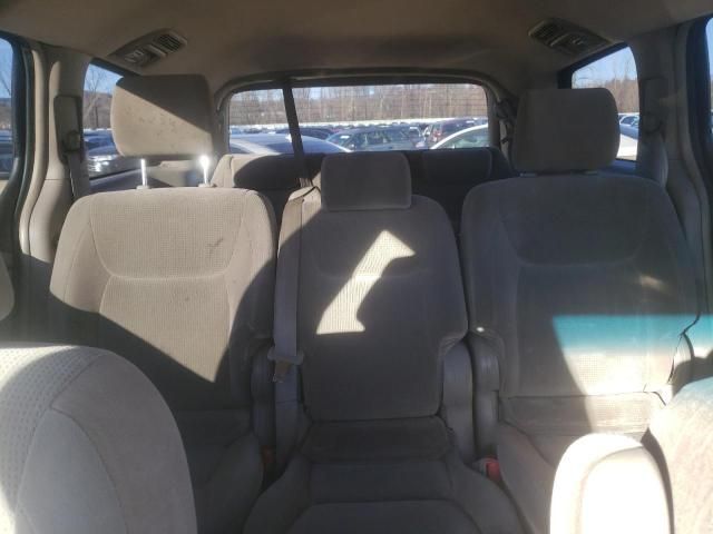 2004 Toyota Sienna CE