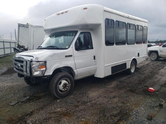 2023 Ford Econoline E450 Super Duty Cutaway Van