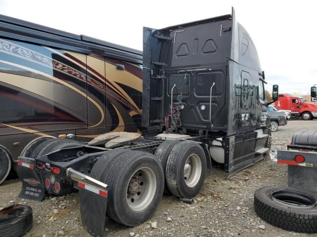 2020 Freightliner Cascadia 126