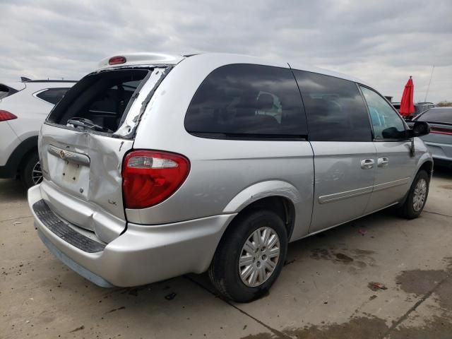 2005 Chrysler Town & Country LX