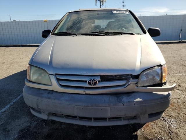 2002 Toyota Sienna LE