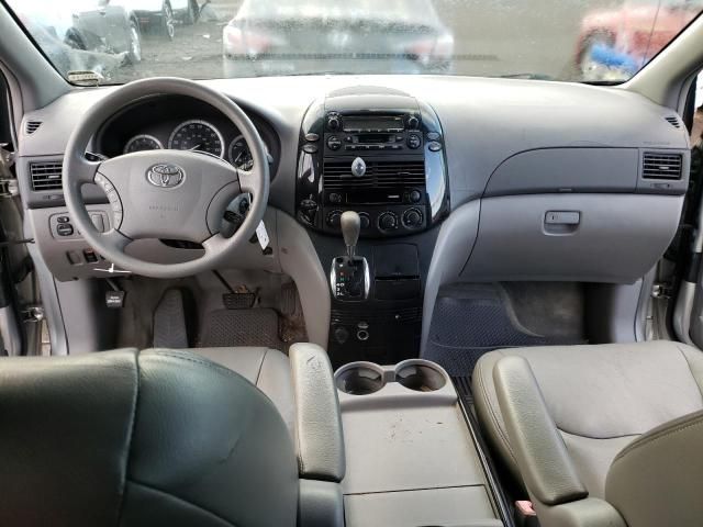 2004 Toyota Sienna CE