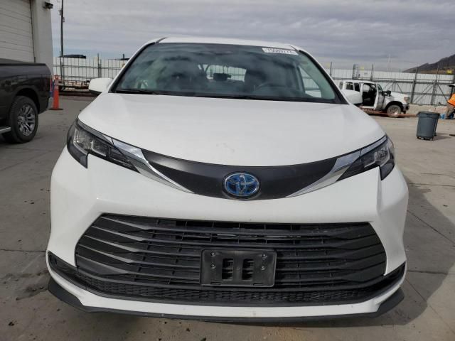 2023 Toyota Sienna LE